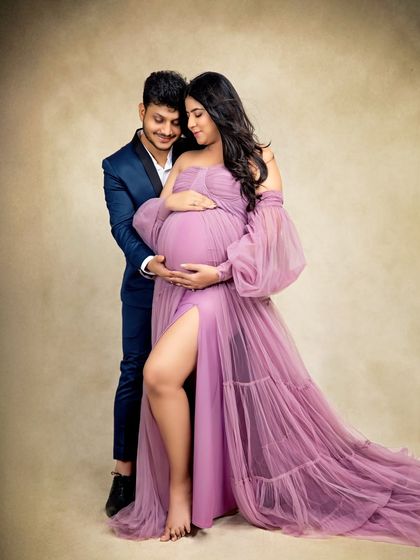 A beautiful portrait of a couple, with the mumma-to-be in a stunning lilac gown. I guide partners on how to pose naturally to show their love and support.