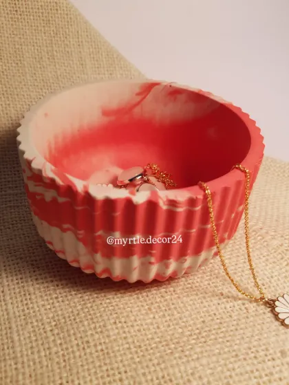 A side view of our custom red and white marble round jar, highlighting the beautiful swirls of color.
