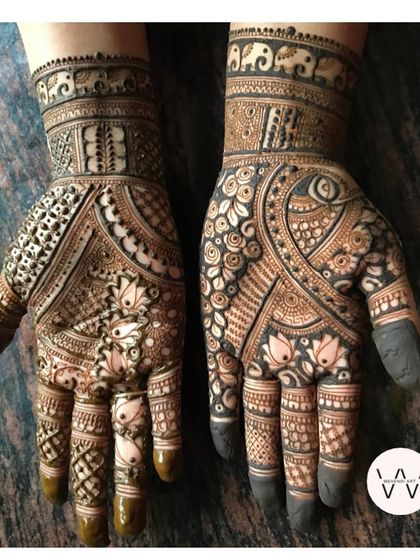 A slightly different angle of the unique mismatched Teej design.