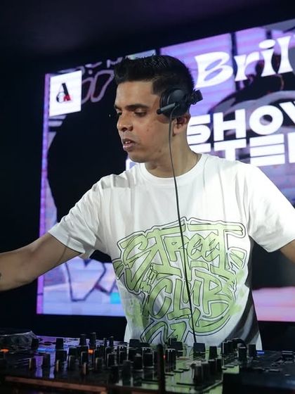 The Vibe: On The Decks & On The Floor photo 31