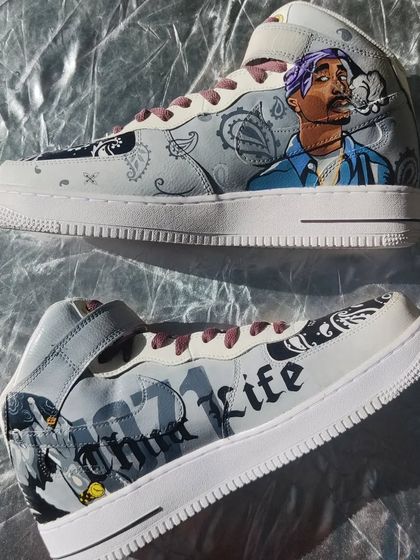 A shot showing both sides of the Tupac custom sneakers. Each side tells a different part of his story.