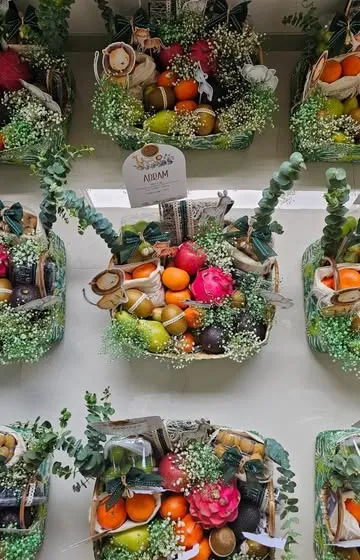 Freshness and elegance are captured in this fruit basket to welcome a little one. I used animal cutouts, fresh florals, and custom jute potlis to create a beautiful and healthy gift for the new family.