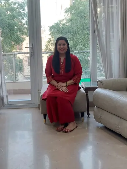 A little about me: I'm an orthopedic physiotherapist, certified nutritionist, and a mom. With experience in both the US and India, including observing live surgeries, I bring a confident and well-rounded approach to your care.