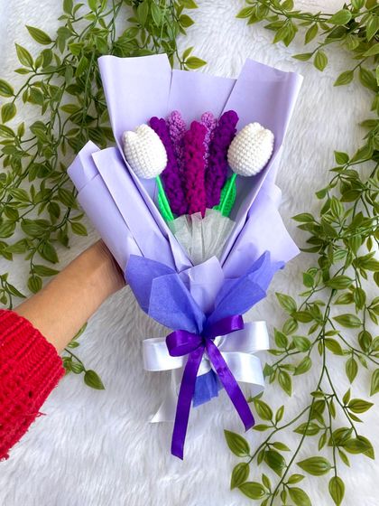 Holding the elegant lavender and white tulip bouquet. The purple tones are so soothing, and I was so happy to make this for a returning customer.