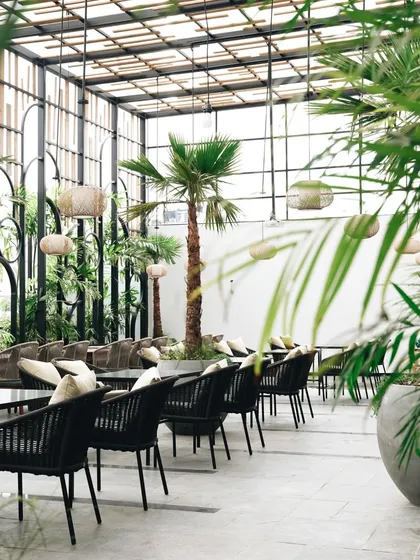 I love how the light filters through the large windows in this shot, with palm trees adding a tropical, holiday-like feel to the restaurant's interior.