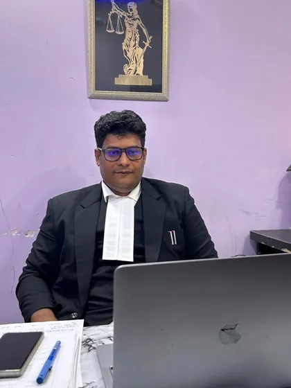 Ready to listen and prepare your case from my office. I handle all the paperwork and legal drafting for parental support claims so you don't have to worry about the complex procedures.