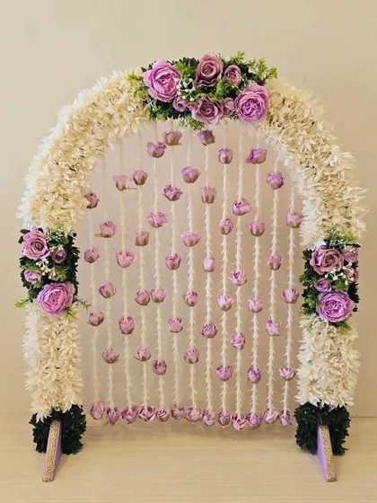 A still image of this beautiful lavender and white floral arch, showcasing the delicate details of the hanging flowers.