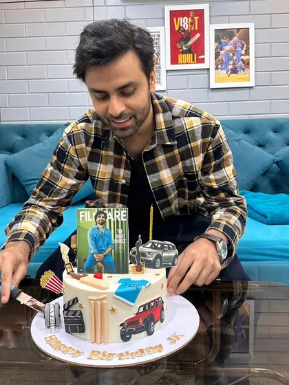 It was an absolute honor to create this special cake for Jitendra Kumar, our very own "Jitu Bhaiya". This moment, earned through pure hard work, reminds me that sapne sach hote hain.