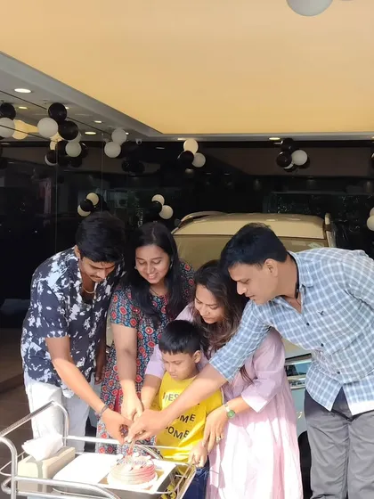 We help make new car deliveries a special occasion for customers. Here, a family celebrates their purchase with a cake-cutting ceremony, surrounded by the black and white balloon decor we installed at the NEXA showroom.