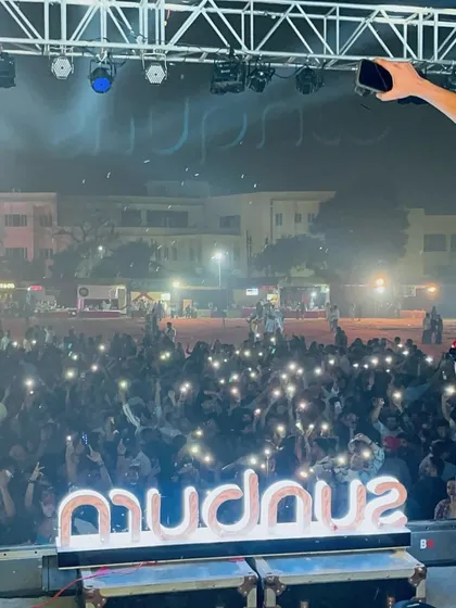 Taking a moment to capture a selfie with the massive college crowd behind me. These are the memories I create, both for me and for the audience.