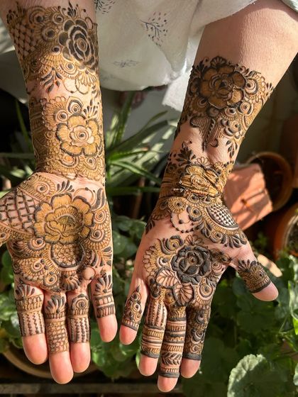 A beautiful floral design captured in the sunlight. The natural light makes the details of the fresh henna paste look even more beautiful.