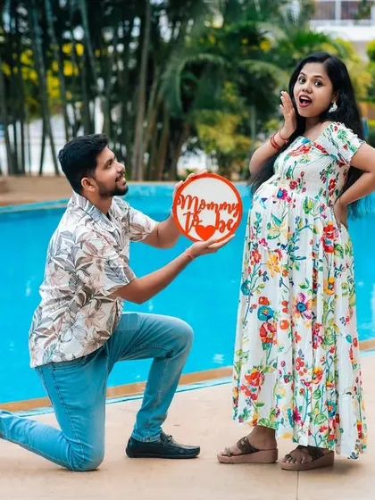 A fun and playful shot for this couple's maternity announcement. Using props like this 'Mommy to be' sign adds a personal and celebratory touch to your pregnancy photoshoot.
