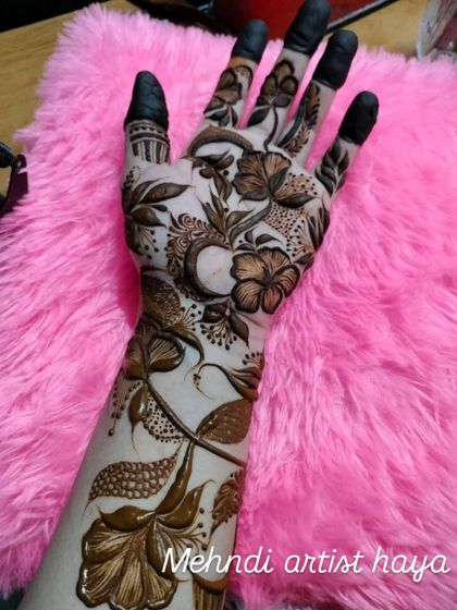 Bold Gulf & Arabic Florals photo 5