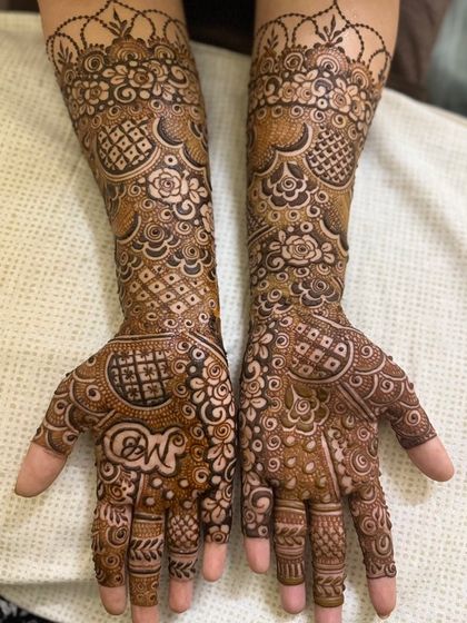 Mehendi Makeup By Hazra - Mehendi Artistry Custom & Themed Designs photo 4