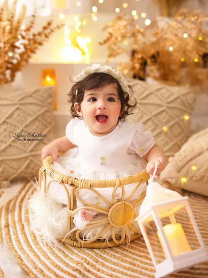 Pure joy and excitement! This little princess is having the best time in our warm and cozy boho-themed first birthday setup.