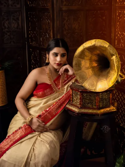 We blend tradition with art in this conceptual maternity saree shoot. This portrait, inspired by classic Indian aesthetics with a vintage gramophone, captures a timeless elegance and quiet contemplation.