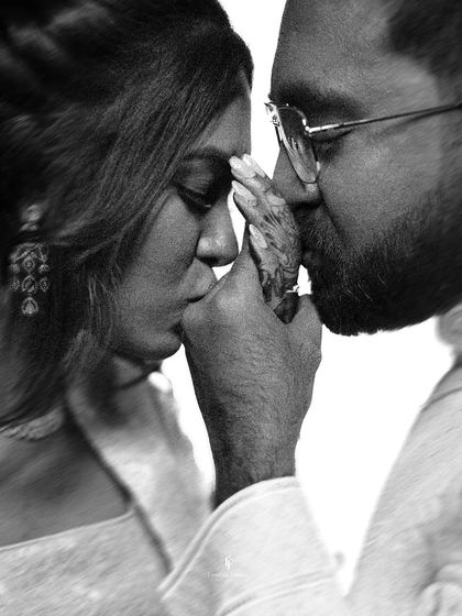 A close-up, black and white photo of the groom kissing the bride's hand, a gesture full of tenderness and respect. I focus on these small details that tell a big story.