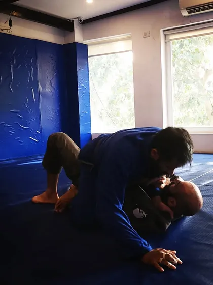 Coach Ashwin Hoon teaching a Gi class. Here he demonstrates a pressure pass from inside the guard.