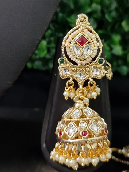 The matching jhumka earring for this set.