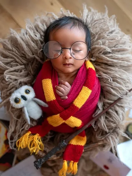Let's get creative! I love bringing your passions into the shoot, like this adorable Harry Potter theme for a little wizard-in-training. Complete with a Gryffindor scarf and tiny glasses, it’s a magical way to personalize your session.