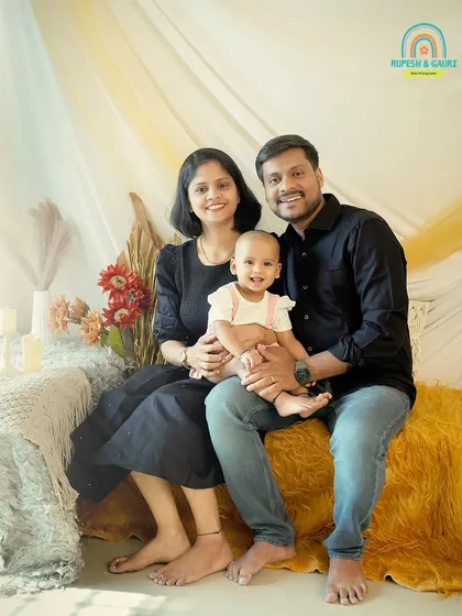 A relaxed and happy family portrait in our cozy, boho-themed studio setup. We create a comfortable atmosphere so you can just be yourselves.