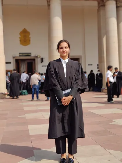 A moment captured outside the court building, a place where I spend much of my time fighting for justice. This is the life of a litigation lawyer.