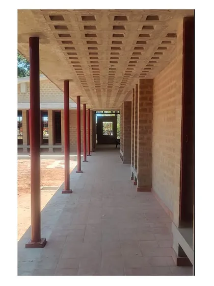 A detail of the filler slab ceiling in the Bylakuppe administrative building. This low-carbon construction technique reduces the amount of concrete and steel needed, showcasing our commitment to innovative and sustainable building methods that minimize environmental impact.