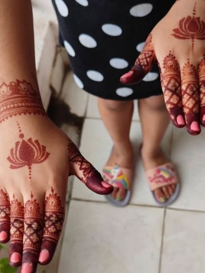 The beautiful stain of a minimalist lotus design for Diwali. This shows how even a simpler pattern can leave a stunning and rich color, perfect for festive celebrations.