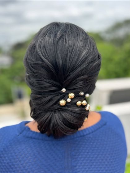 Dakshayini - Hairstyling Academy & Workshops Elegant Buns & Updos photo 5
