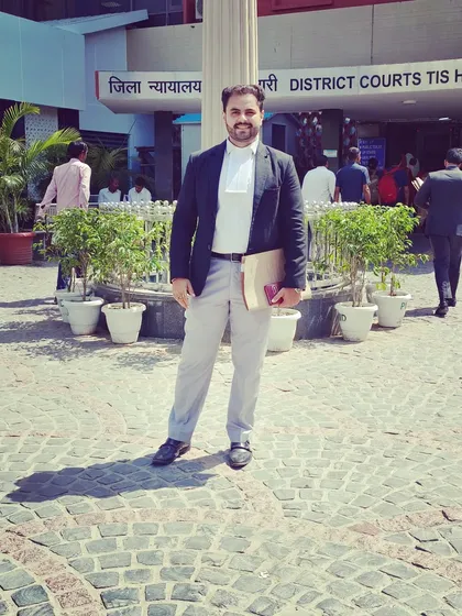 Here I am outside the Tis Hazari District Courts in Delhi. Whether it's a consumer complaint or another legal matter, I am prepared to represent you and fight for your rights in court.