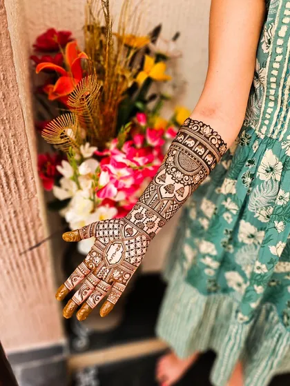 A beautiful bridal design featuring a unique shell motif on the palm.