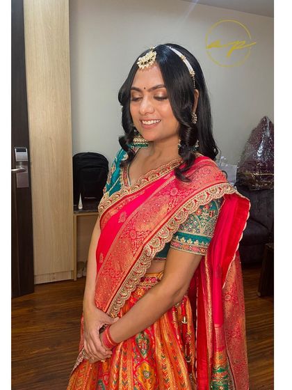 Mehendi vibes for this lovely client. The makeup is subtle and glowing, paired with a simple open hairstyle and a matha patti for a touch of tradition.