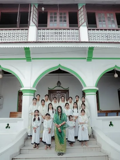 We are deeply familiar with unique Kerala traditions like the Arikuthu Kalyanam. This shot captures the beauty and cultural significance of the ceremony, surrounded by family in a traditional setting.