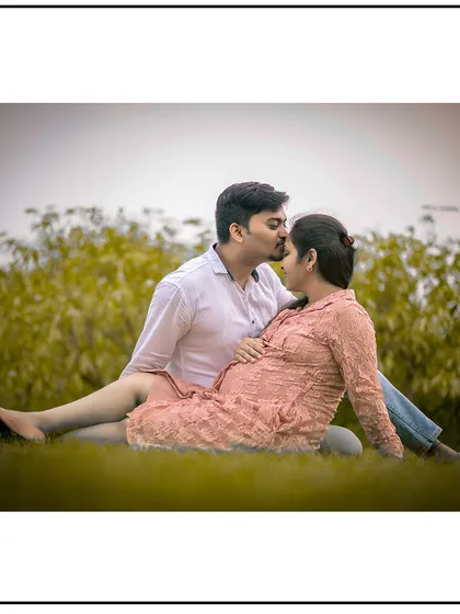 An intimate and gentle moment during an outdoor maternity shoot. My goal is to create a comfortable space where you can connect as a couple before your new arrival.