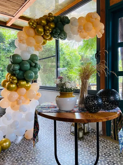 A complete view of the Independence Day decoration in a cafe setting. This type of setup instantly transforms a space for a national holiday celebration.