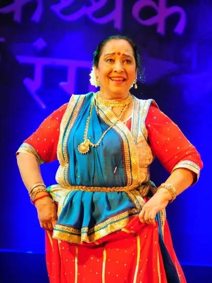A portrait of Guruvarya Dr. Manjiri Shreeram Deo, a celebrated Kathak maestro. We believe in learning from the very best in the field.