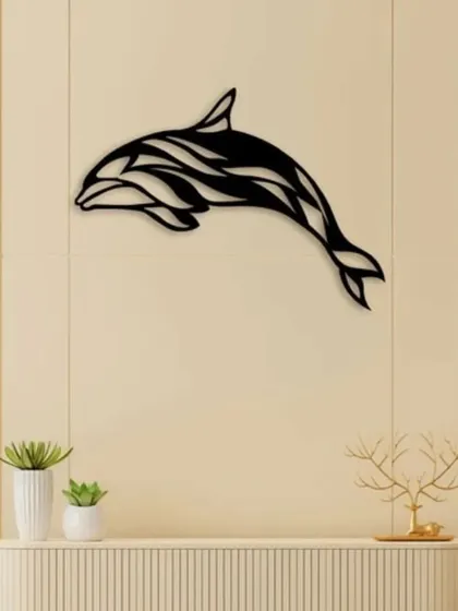 This metal wall art captures the graceful arc of a jumping dolphin. The abstract, flowing lines within the silhouette create a sense of movement, making it a dynamic and modern piece for any room.