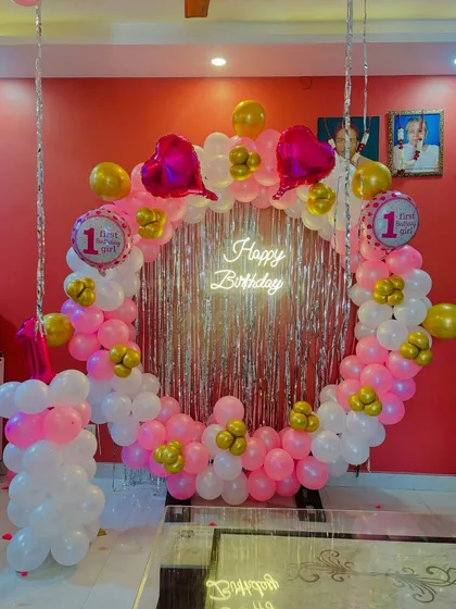 A clear shot of the adorable first birthday circular balloon setup.