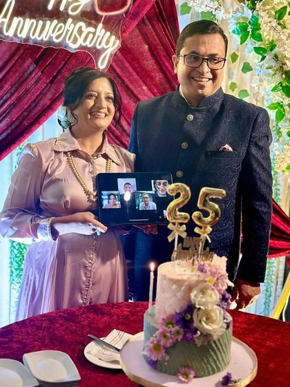 Happiness delivered! It was an honour to create this two-tiered 25th-anniversary cake. Seeing the smiles on the couple's faces makes every hour in the kitchen worthwhile.