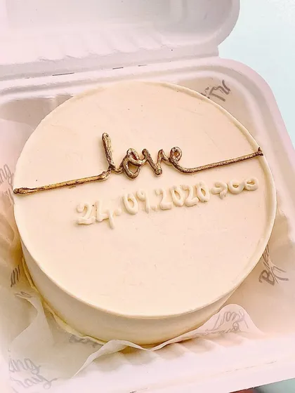 Another look at this romantic bento cake, perfect for anniversaries. The gold lettering adds a touch of elegance.