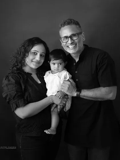 The sitter stage, around 7 to 10 months, is pure joy. This is when their personalities truly start to sparkle. This classic black and white family portrait captures the laughter and connection that I aim to freeze in time during these fun-filled sessions.