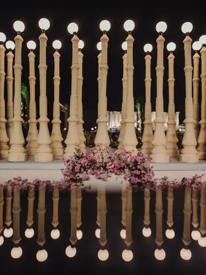 We believe every part of the venue is an opportunity for art. These sleek, tall pillar installations with lights on top stood in the middle of a rectangular water body we created, serving as both a visual treat and an artistic photo booth.