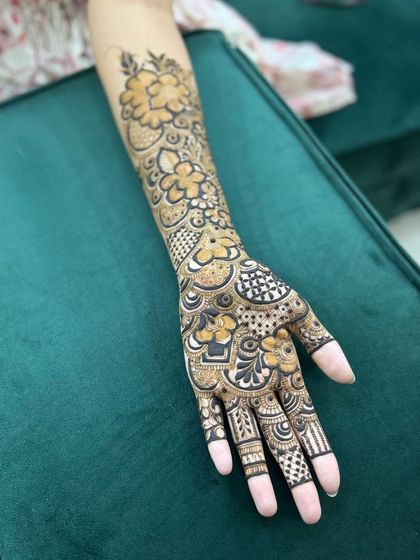 Another view of the bride's sister's henna.