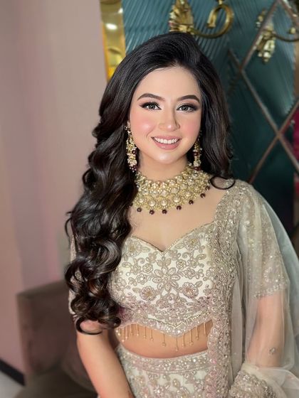 A close-up of this soft pink glam look. The eye makeup is shimmery and romantic, and the skin is absolutely glowing.