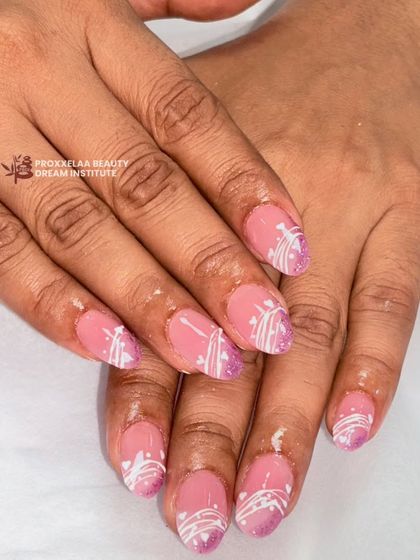Tiny canvases, endless possibilities. This pretty pink set features delicate white line art and a touch of glitter for a dreamy, ethereal feel.