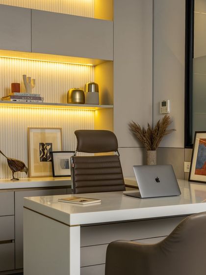 In the MD's cabin, integrated LED lighting within the fluted back-panel of the shelf highlights decorative objects and adds a layer of warmth and sophistication to the workspace.