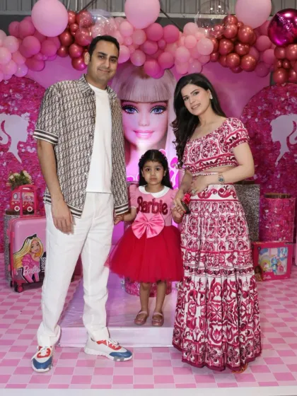 A picture-perfect family moment at a fabulous Barbie-themed party. We create immersive worlds that delight the birthday star and make for beautiful family photos and memories.