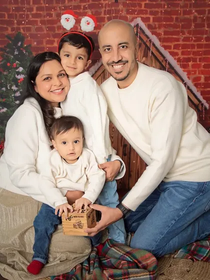 Getting into the festive spirit with a cozy Christmas family photoshoot. These sessions are perfect for creating holiday cards and memories that will warm your heart for years.
