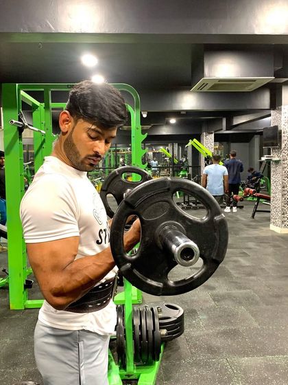 Amit - Strength & Conditioning Arm Sculpting: Biceps & Triceps photo 46
