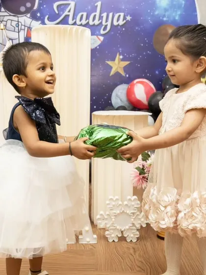 Childhood friendships are so precious. I stay ready for these sweet interactions, like this moment of gift-giving at a birthday party. It’s these unposed, genuine scenes that tell the true story of your celebration.